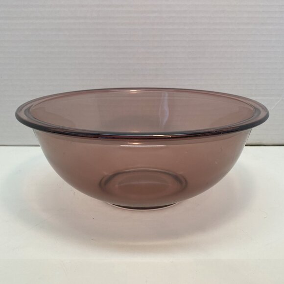 Pyrex Vintage Cranberry Mixing Bowl 2.5L no. 325 / Amethyst - Picture 1 of 3
